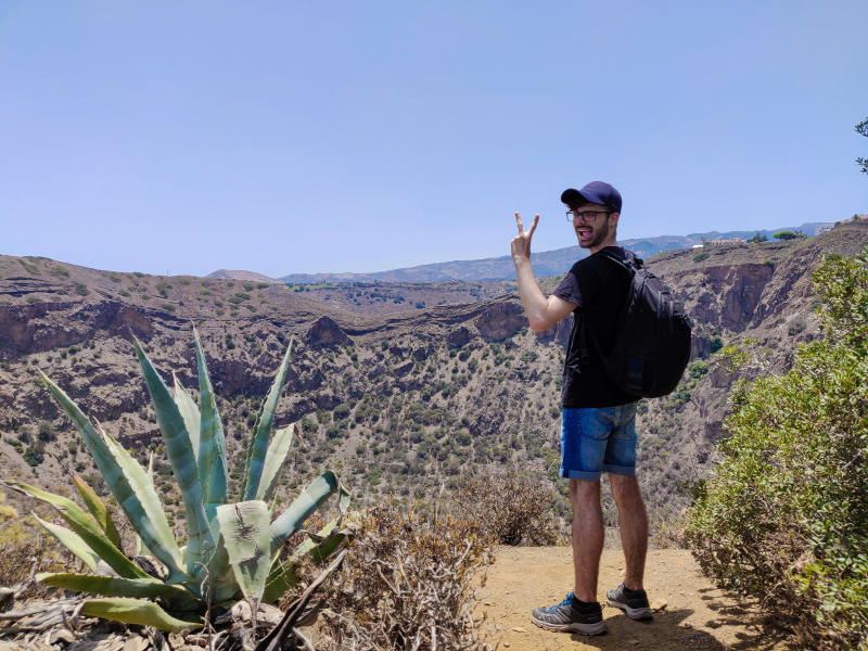 Jo, fent senderisme a Gran Canària durant unes vacances el 2019.